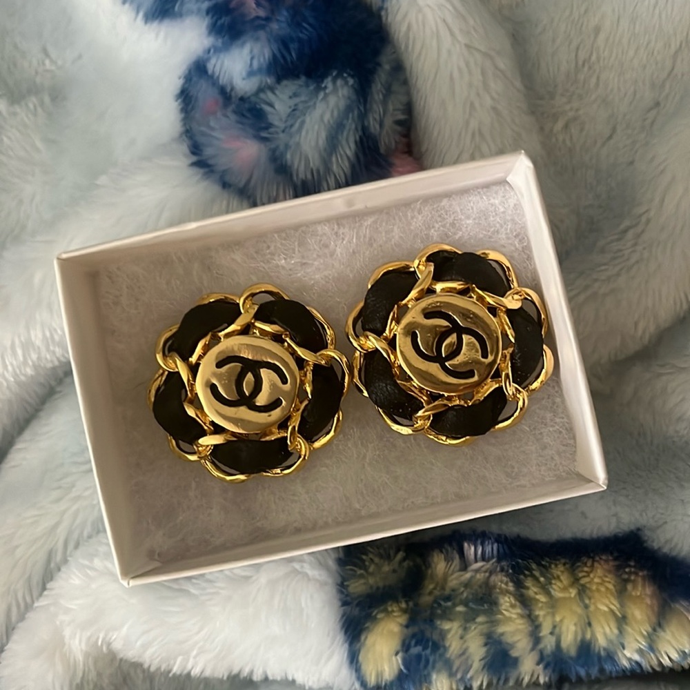 CHANEL LAMBSKIN CHAIN CC CLIP ON EARRINGS GOLD